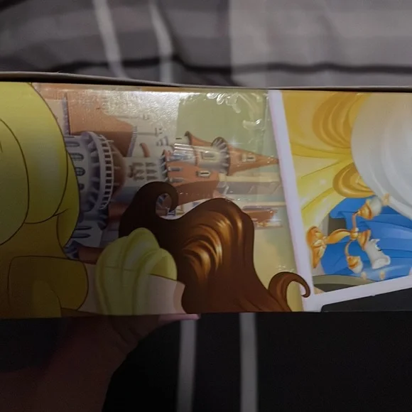 Disney Princess Belle with Wardrobe style set - Picture 3 of 3